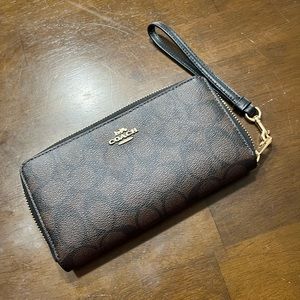 Authentic Coach Wallet Wristlet brand new, never used